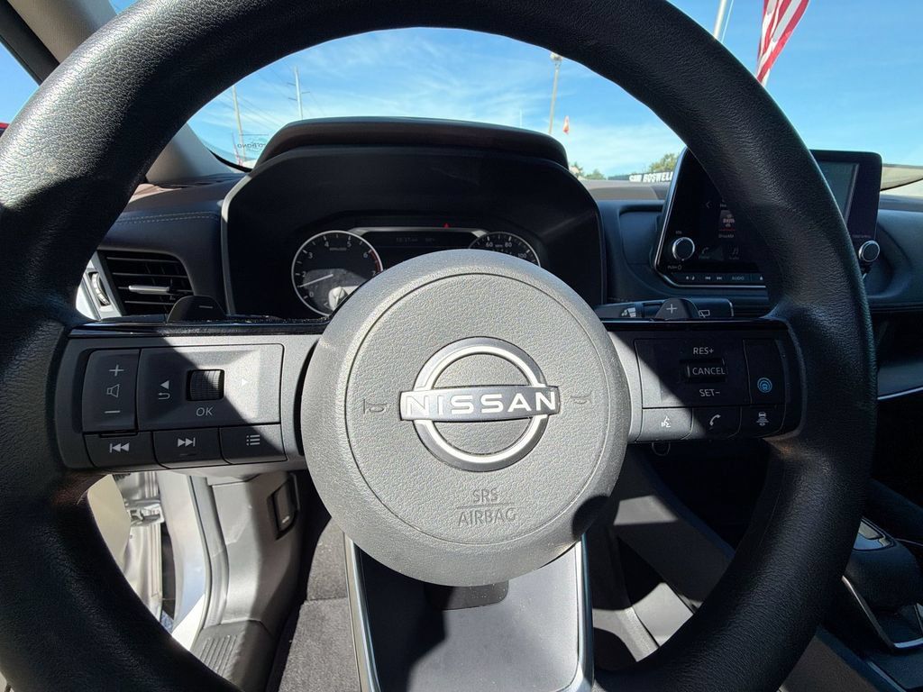 Used 2023 Nissan Rogue SV AWD/4WD image 25