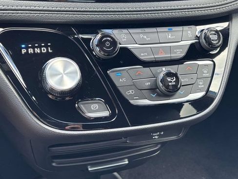 New 2027 Chrysler Pacifica Select AWD/4WD image 27