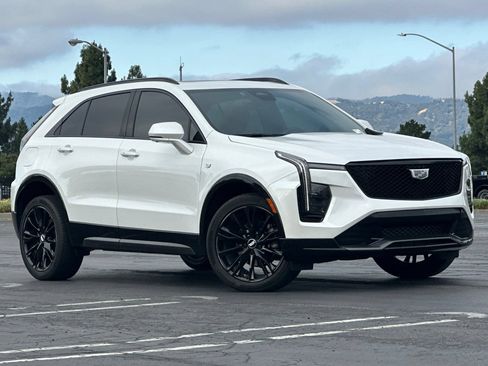 Used 2025 Cadillac XT4 Sport w/ LPO, Onyx Lite Package FWD image 2