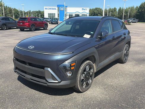 Used 2025 Hyundai Kona SEL AWD/4WD image 3