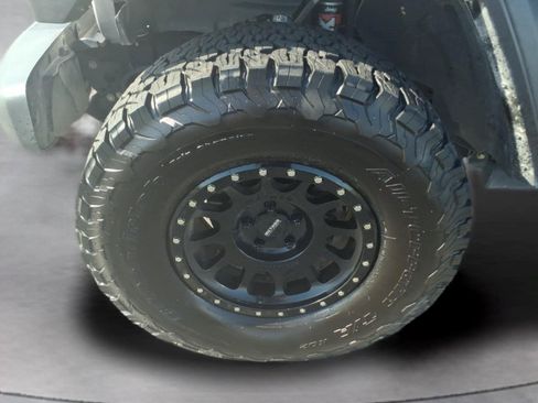 Used 2021 Jeep Gladiator Mojave AWD/4WD image 9