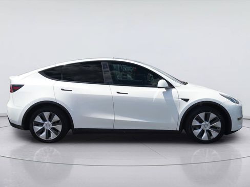 Used 2021 Tesla Model Y Long Range AWD/4WD image 5