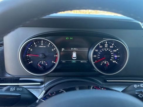 Used 2023 Kia Carnival LX image 15