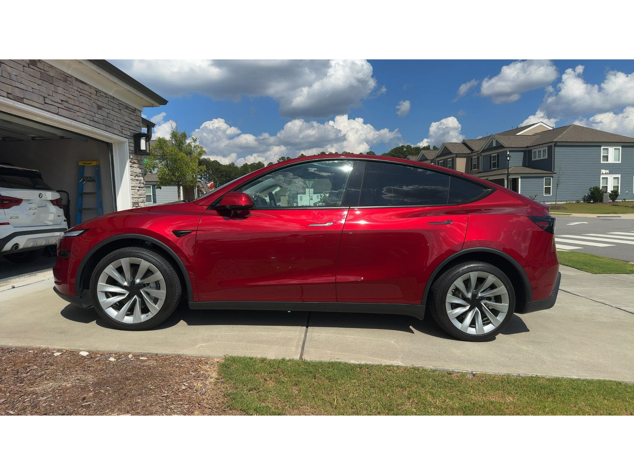 Used 2026 Tesla Model Y Long Range RWD image 2