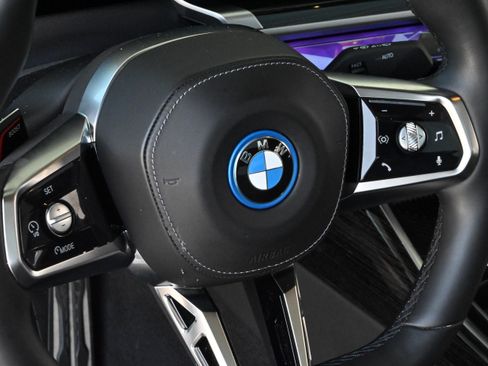 Certified 2024 BMW i7 eDrive50 w/ M Sport Package RWD image 21