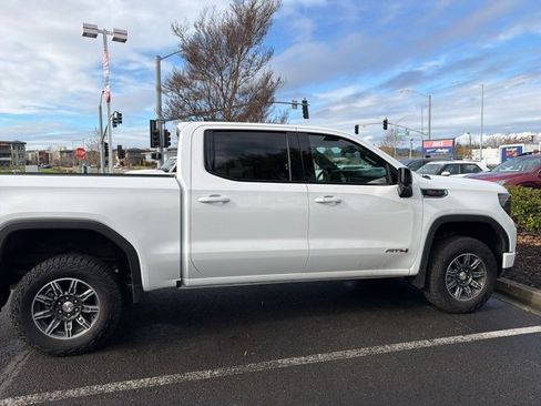 Used 2025 GMC Sierra 1500 AT4 image 5