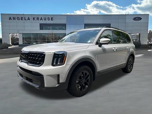 Used 2025 Kia Telluride AWD image 3