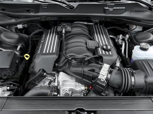 Used 2016 Dodge Challenger SRT RWD image 16