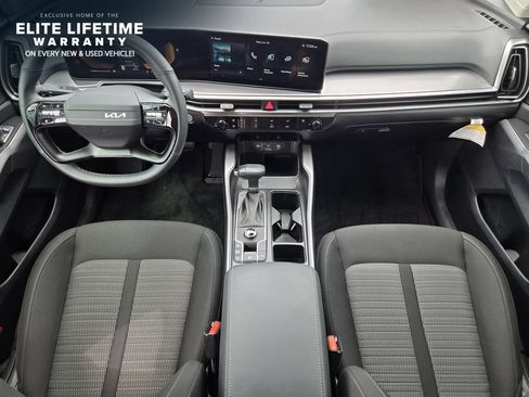 Certified 2026 Kia Sorento LX FWD image 24