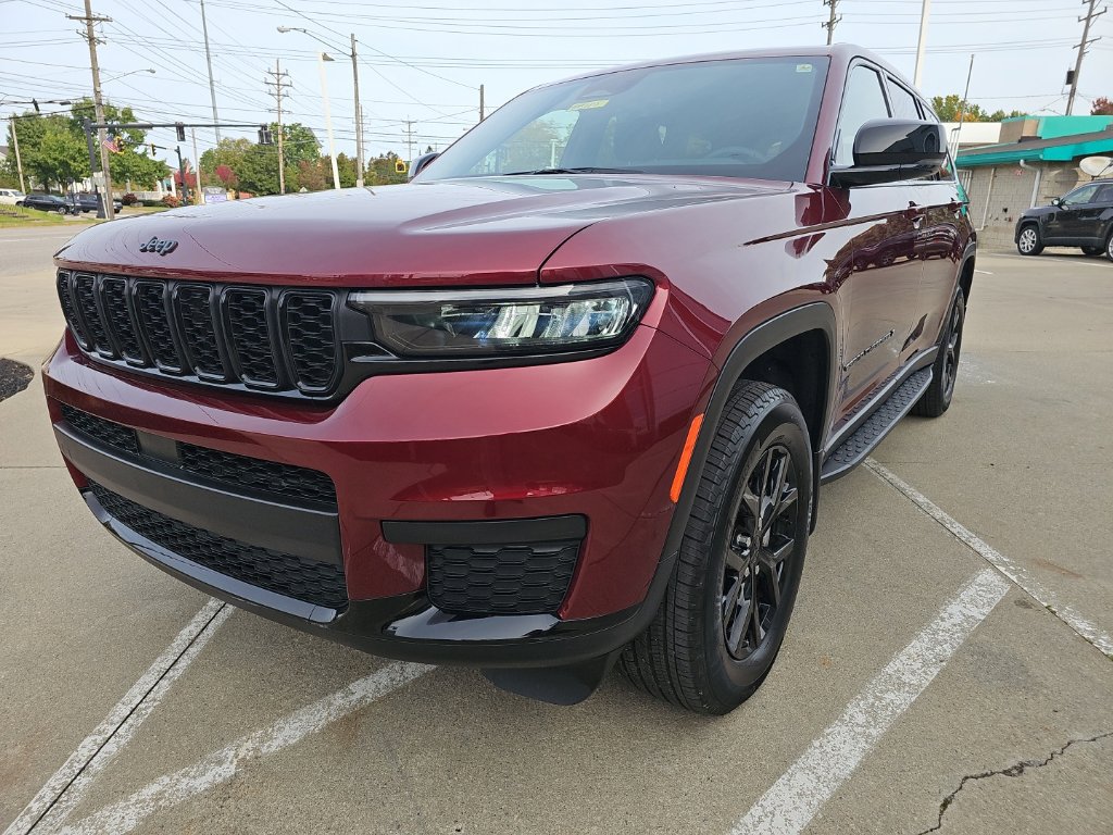 Certified 2025 Jeep Grand Cherokee L Altitude AWD/4WD image 9