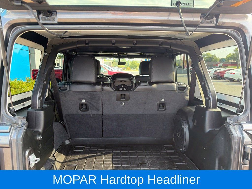 Used 2021 Jeep Wrangler Unlimited Sahara AWD/4WD image 12