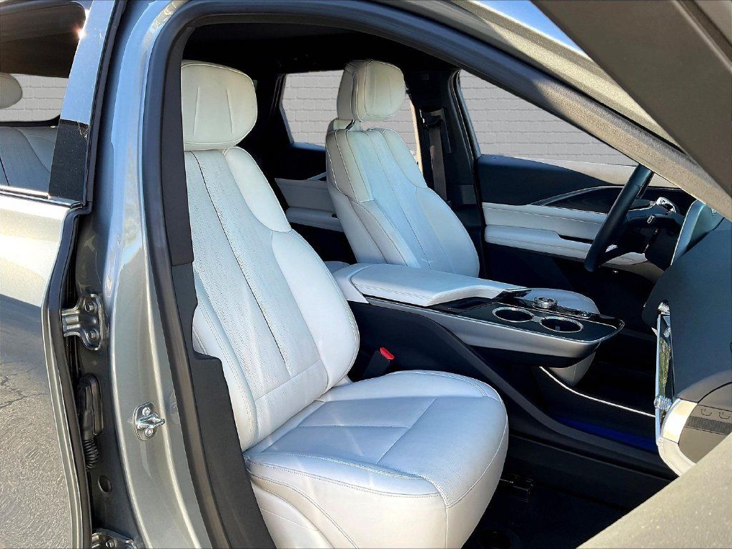 Used 2024 Cadillac Lyriq Luxury RWD image 16
