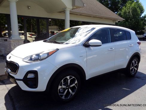 Used 2022 Kia Sportage LX AWD/4WD image 1