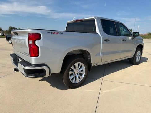 Used 2020 Chevrolet Silverado 1500 Custom w/ Custom Value Package AWD/4WD image 6