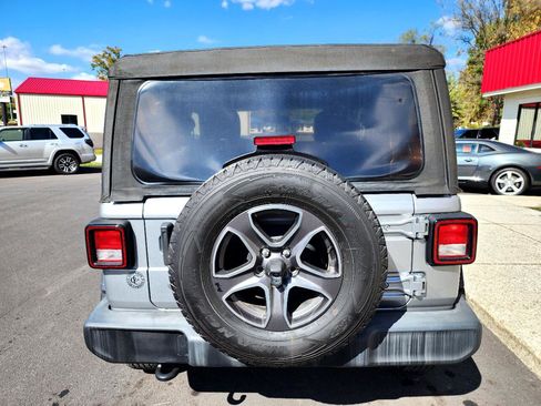 Used 2018 Jeep Wrangler Sport image 6