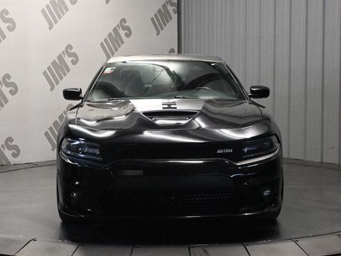 Used 2018 Dodge Charger R/T RWD image 2