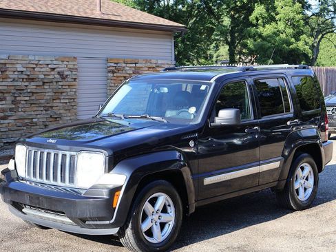 Used 2011 Jeep Liberty Limited AWD/4WD image 4