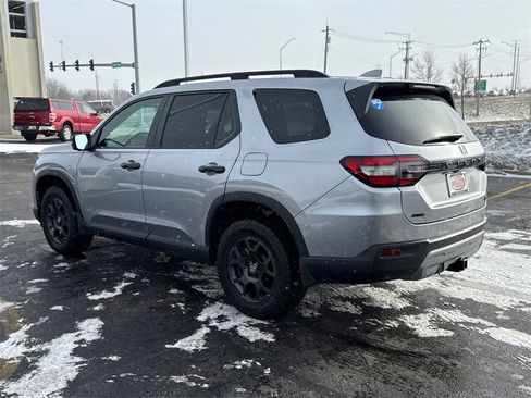 Certified 2025 Honda Pilot TrailSport image 7
