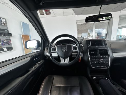Used 2017 Dodge Grand Caravan GT FWD image 3