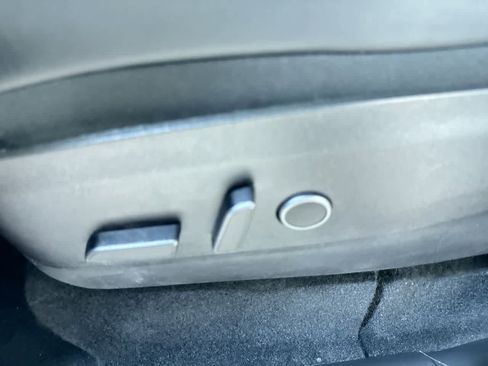 Used 2022 Tesla Model Y Long Range image 13