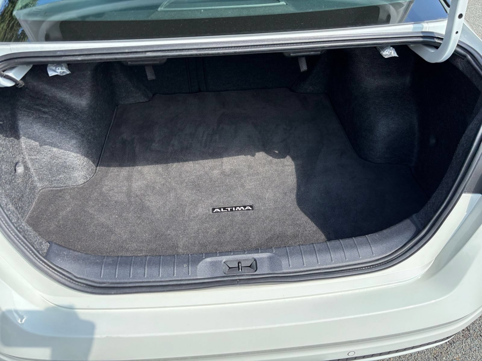 Used 2025 Nissan Altima 2.5 SV FWD image 30