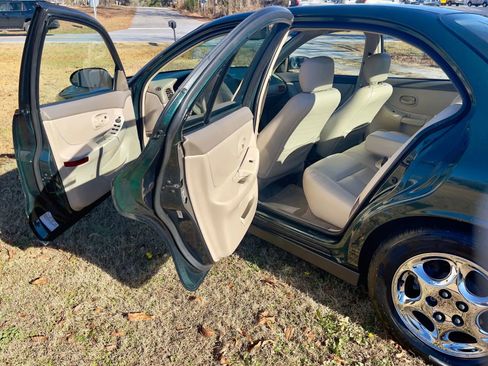Used 1999 Oldsmobile Intrigue GL image 10