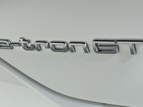 Used 2022 Audi e-tron GT Premium Plus image 9