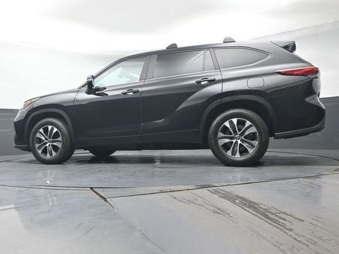 Used 2023 Toyota Highlander XLE FWD image 31