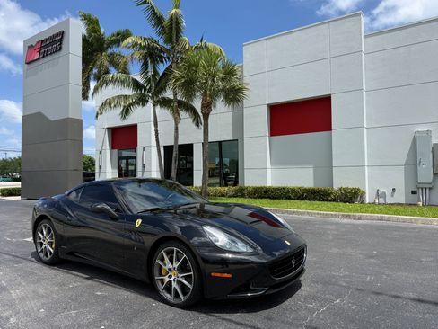 Used 2012 Ferrari California image 18