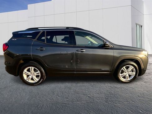 Used 2018 GMC Terrain SLE w/ Driver Convenience Package image 8