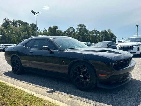 Used 2015 Dodge Challenger R/T Scat Pack w/ Leather Interior Group RWD image 4