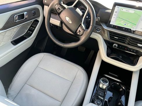 Used 2025 Ford Explorer Platinum w/ LUX Leather Package image 27
