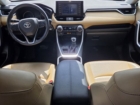 Used 2019 Toyota RAV4 XLE Premium FWD image 15