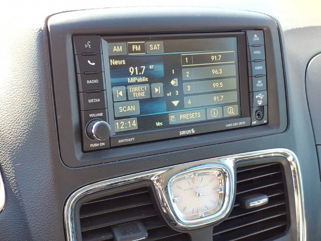 Used 2013 Chrysler Town & Country Touring-L w/ Driver Convenience Group FWD image 24
