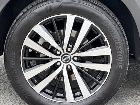 Used 2024 Nissan Pathfinder Platinum w/ Cargo Package image 26