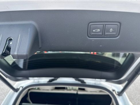 Used 2025 Genesis GV70 2.5T AWD/4WD image 11