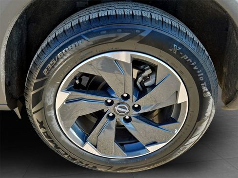 Used 2024 Nissan Rogue SV image 33