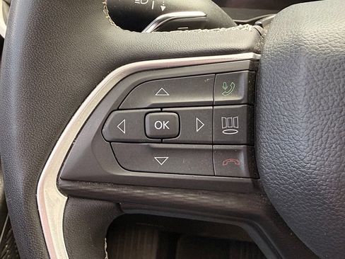 Used 2024 Jeep Grand Cherokee Altitude AWD/4WD image 17