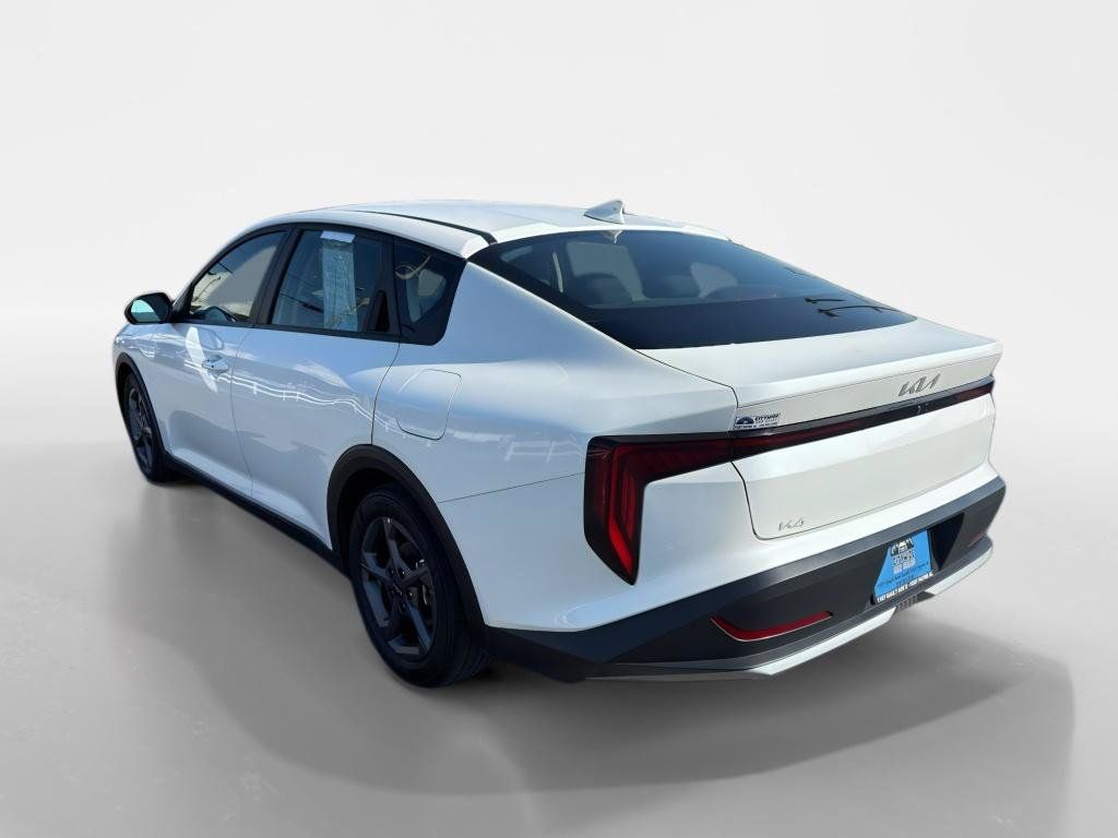 Used 2025 Kia K4 FWD image 3