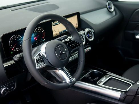 Certified 2025 Mercedes-Benz GLA 250 4MATIC image 27