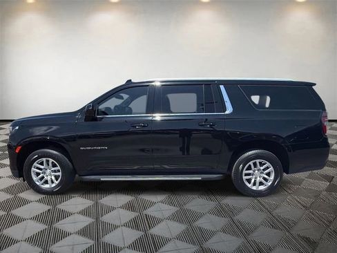 Used 2021 Chevrolet Suburban LT AWD/4WD image 8