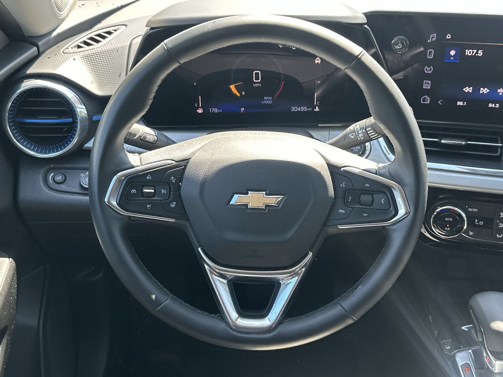Used 2025 Chevrolet Trax LT w/ LT Convenience Package FWD image 19