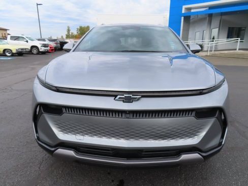 Certified 2025 Chevrolet Equinox EV LT w/ Convenience Package image 2