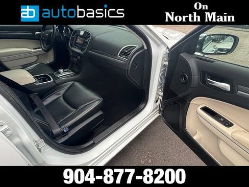 Used 2021 Chrysler 300 Touring w/ Chrome Appearance Package RWD image 19