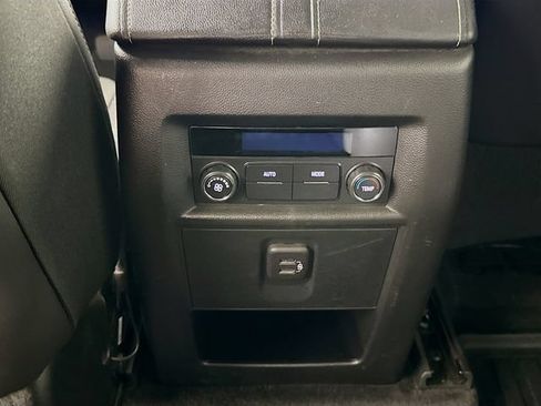 Used 2023 Chevrolet Traverse LT FWD image 22