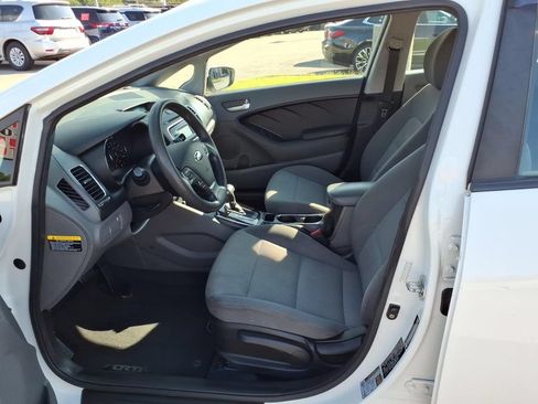 Used 2017 Kia Forte LX FWD image 4