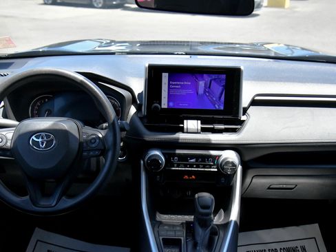Used 2024 Toyota RAV4 XLE FWD image 38