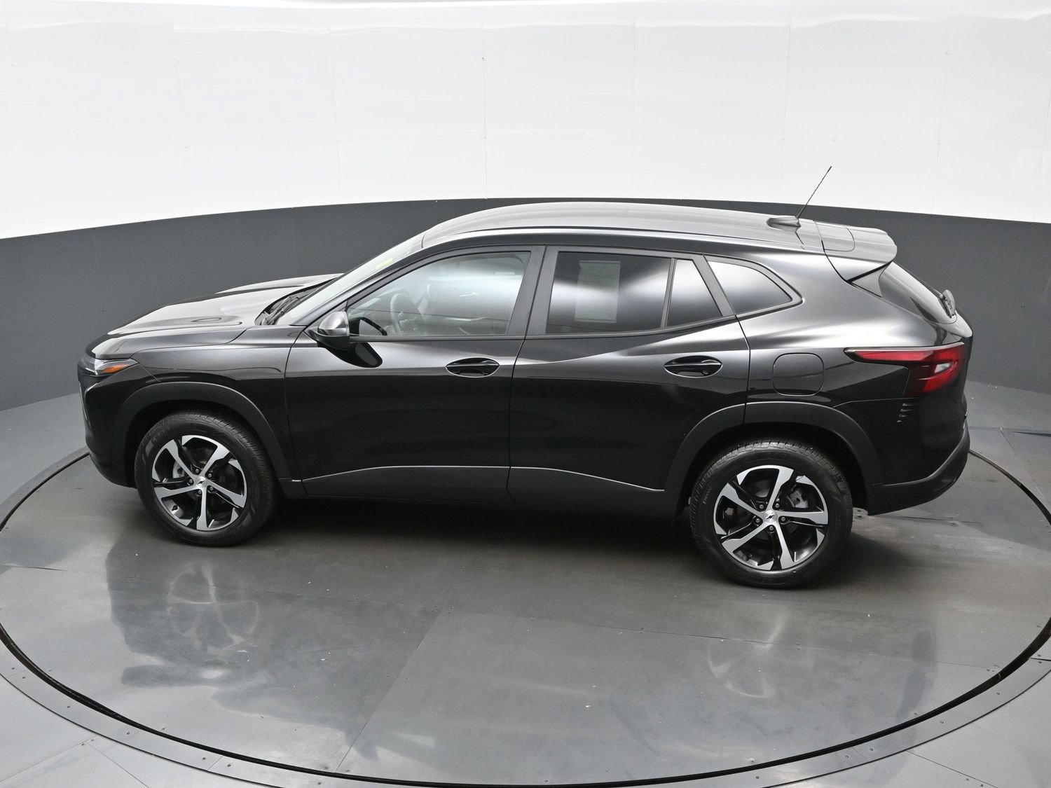 Used 2024 Chevrolet Trax RS w/ Driver Confidence Package FWD image 36