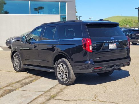 Used 2025 Ford Expedition Active image 6
