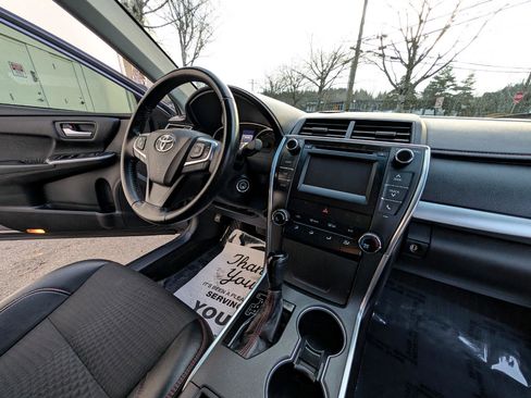 Used 2015 Toyota Camry SE image 12